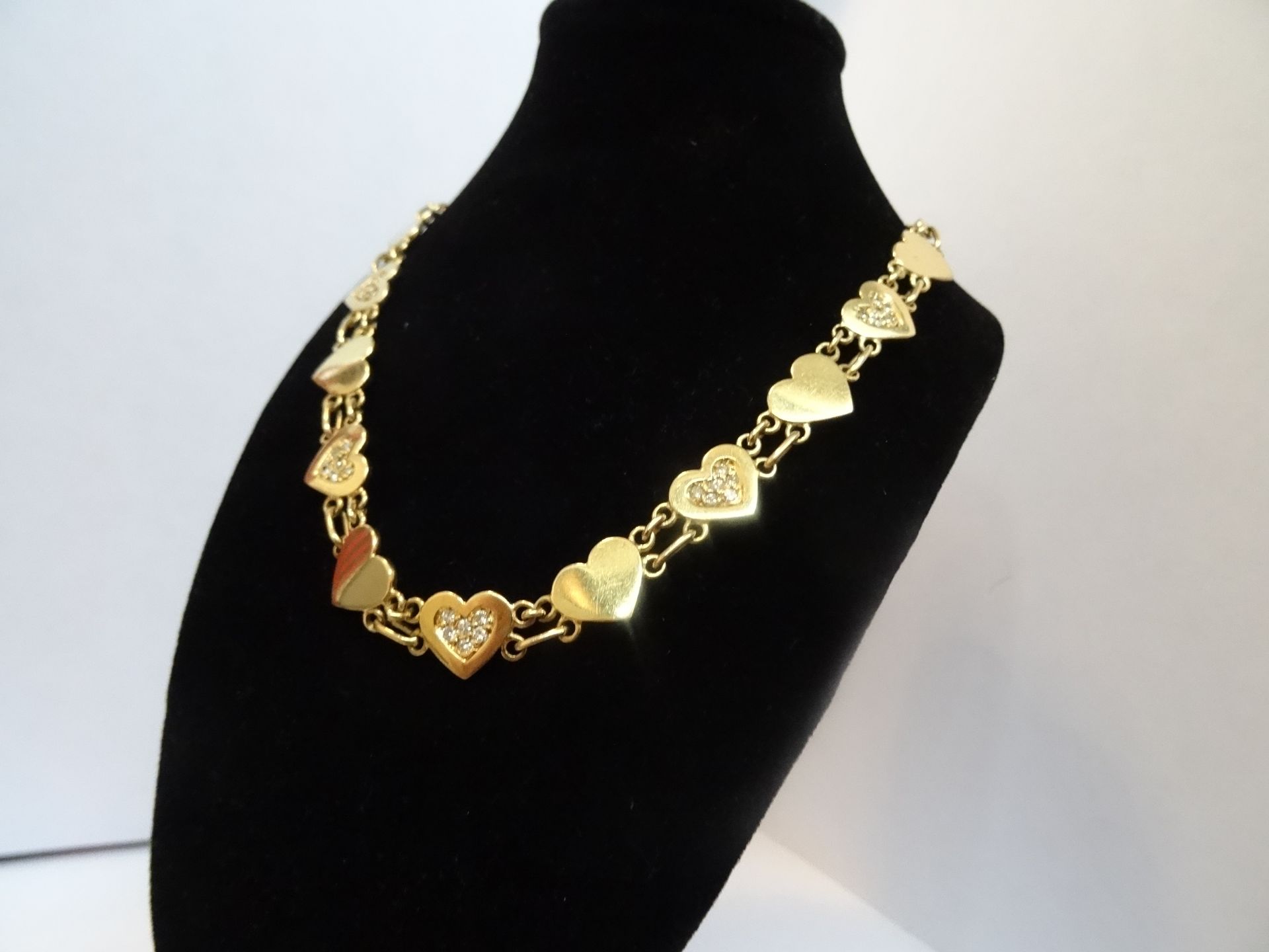 18 Carat Yellow Gold 18 Inch Heart Design Diamond Bracelet. - Image 3 of 5