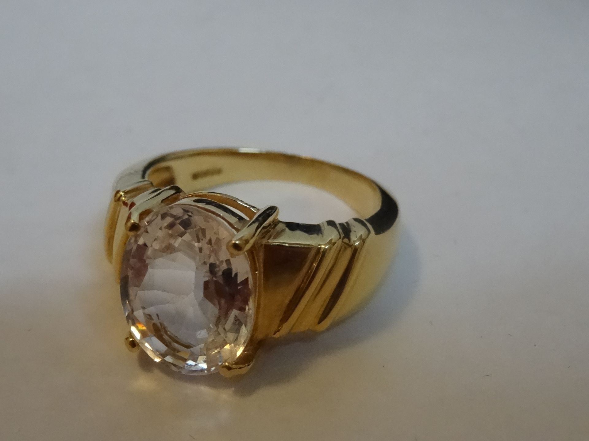 18 Carat Yellow Gold Ring With Clear Stone Ring. Total Piece Weight 8.6 Grams