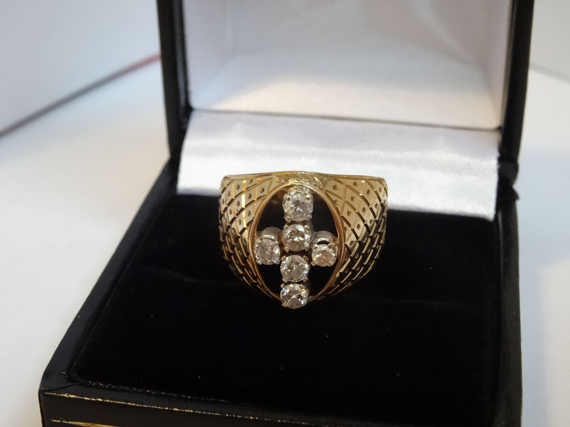 9 Carat Yellow & White Gold Diamond Fancy Cross Design Ring. - Image 3 of 5