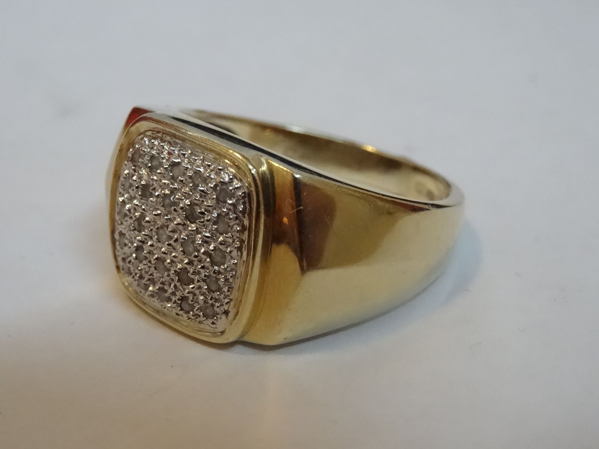 9 Carat Yellow Gold Gents Diamond Ring. Containing 0.25 Carats of High Quality Diamonds. - Image 2 of 3