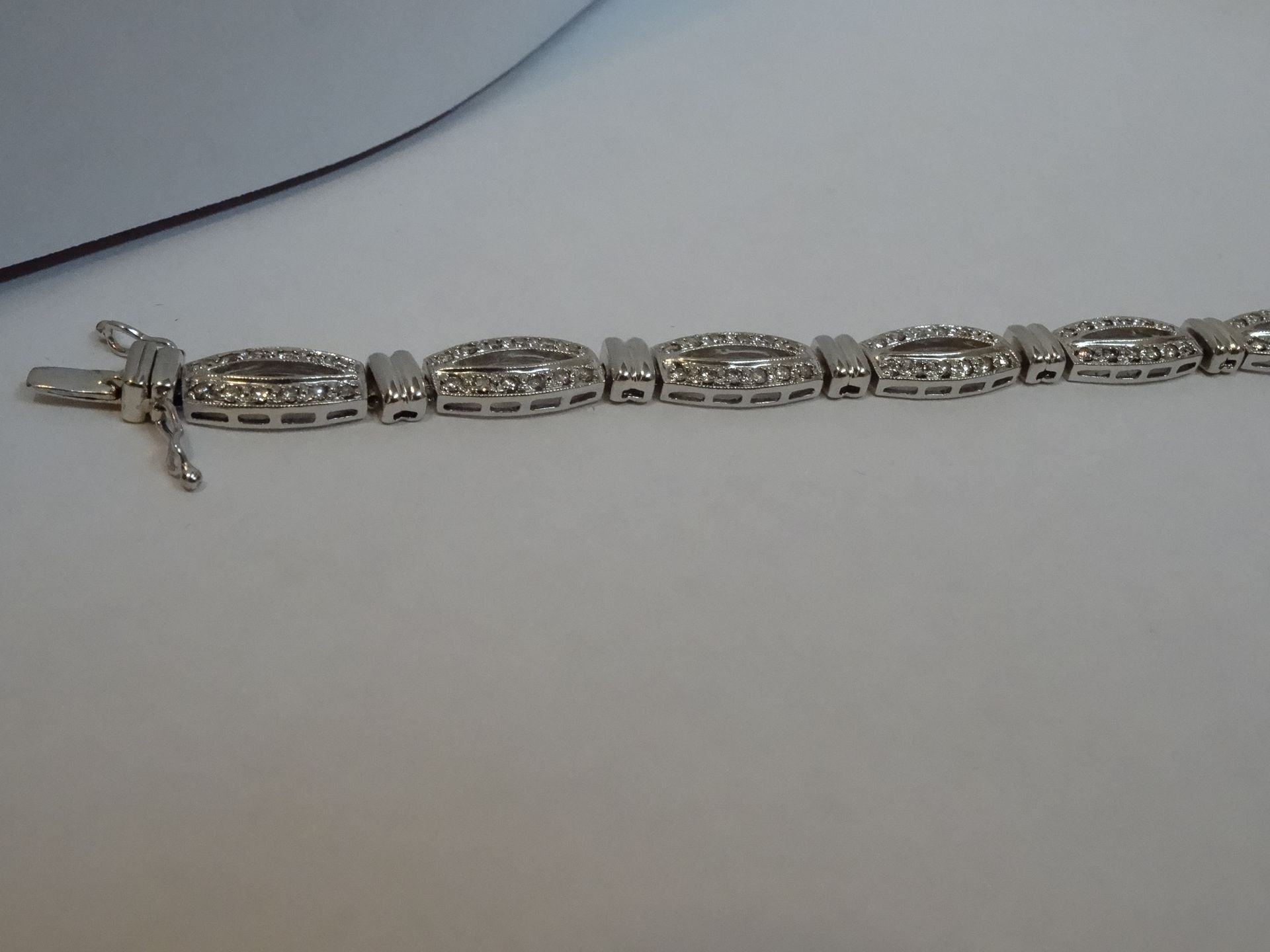 9 Carat White Gold Diamond Bracelet. - Image 2 of 5