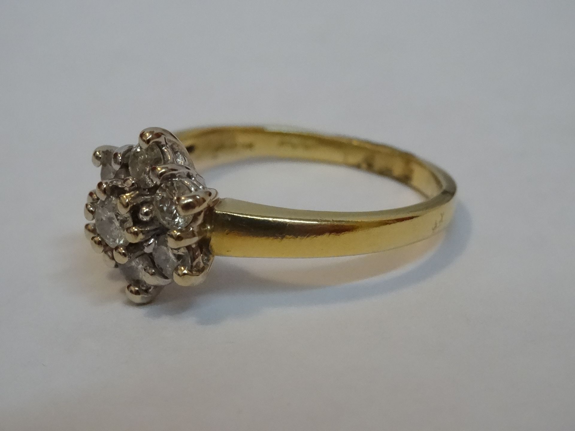 18 Carat Yellow & White Gold Diamond Cluster Ring. - Image 3 of 7