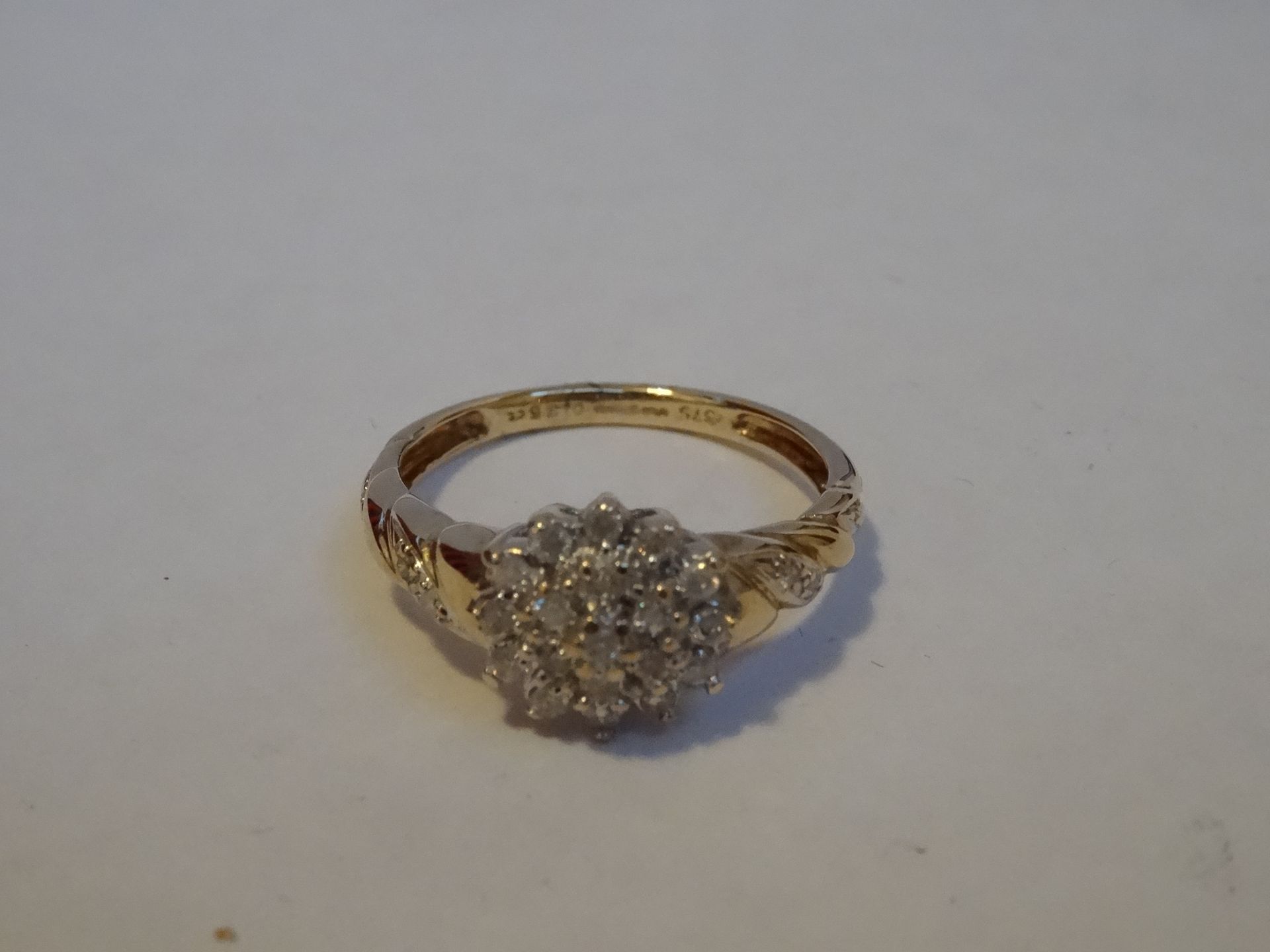 9 Carat Yellow Gold Diamond Cluster Ring. - Image 4 of 5