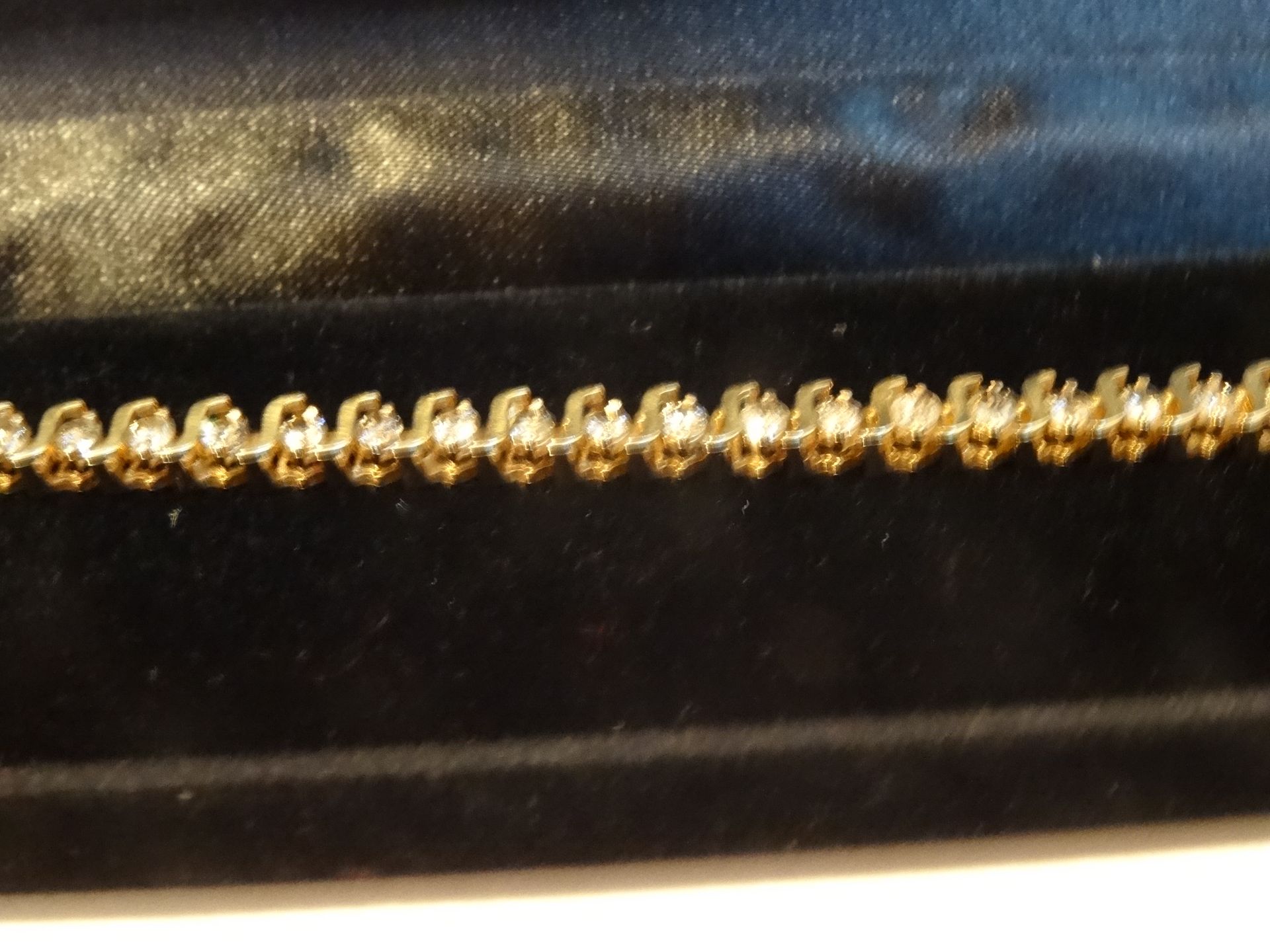 9 Carat Yellow Gold 1.75 Carat High Quality Diamond Tennis Style Bracelet. - Image 5 of 6