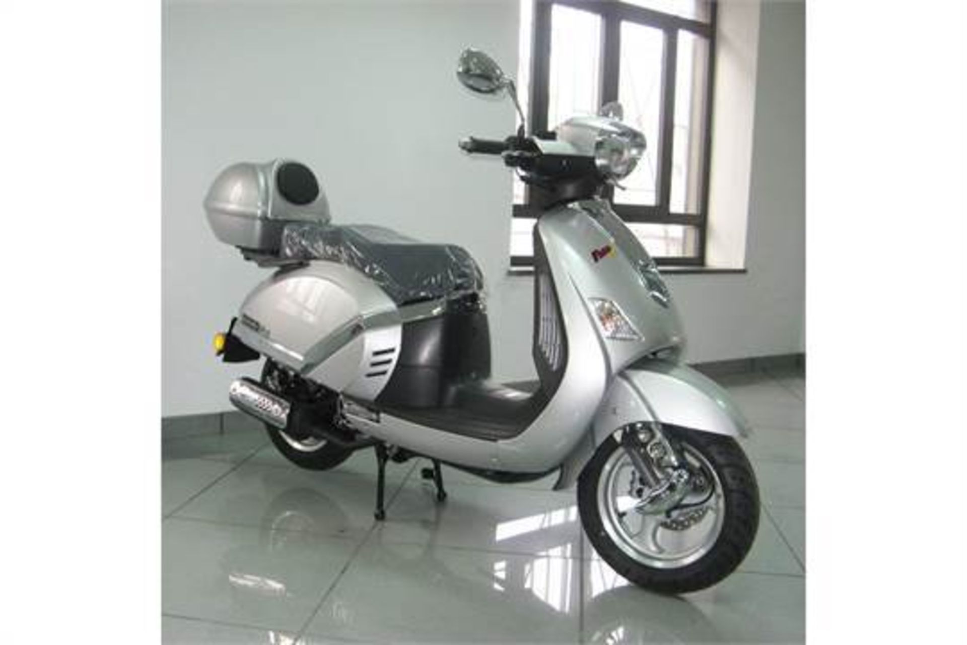 1 x Brand new, boxed Lambretta PATO (125CC) Scooter in SILVER. Unregistered and ready to go.