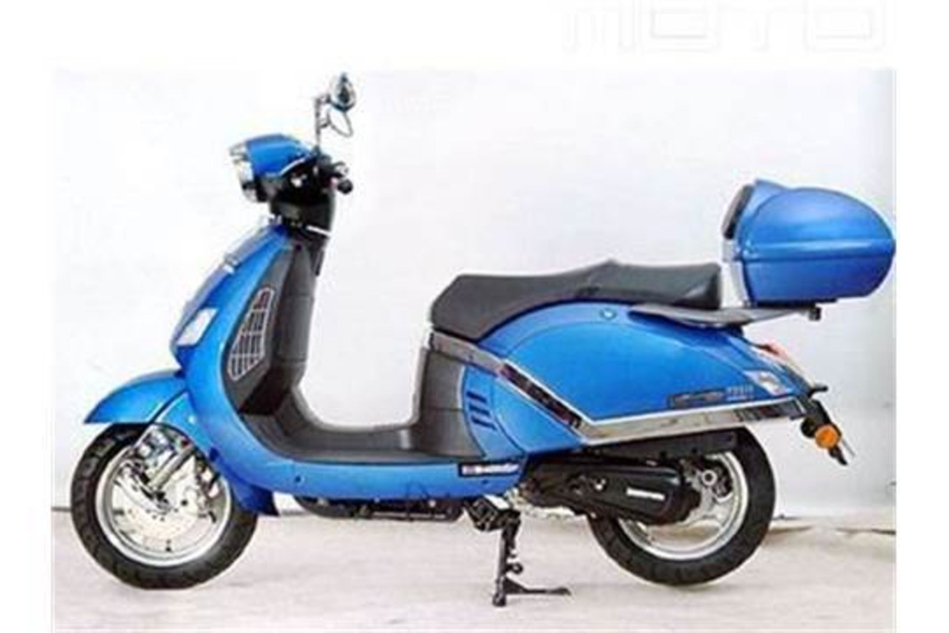 1 x Brand new, boxed Lambretta PATO (125CC) Scooter in BLUE. Unregistered and ready to go.