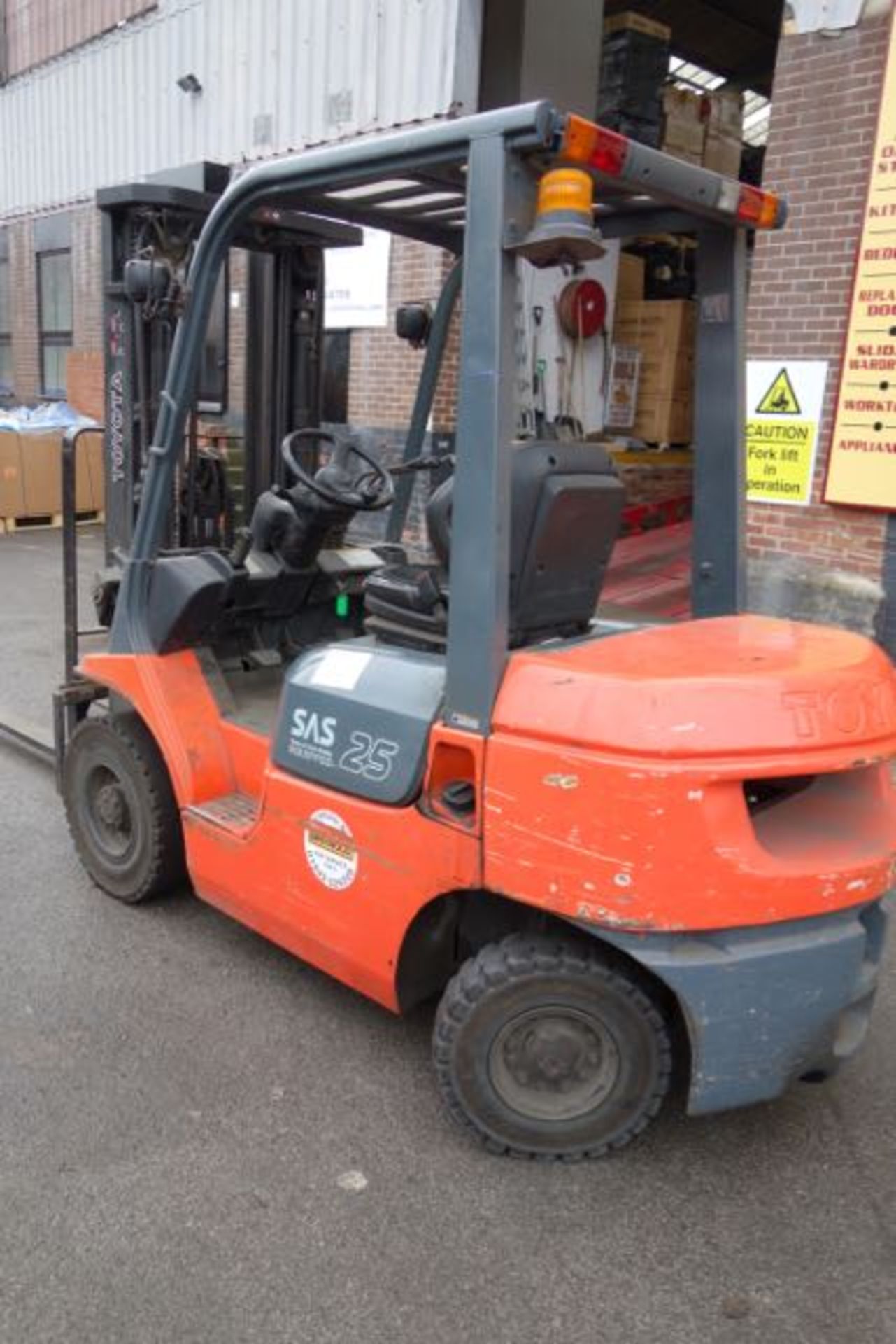 2003 Toyota 25 2.5 Tonne Diesel Forklift Truck. Max lift height. 4.1m. Side Shift. Full Working - Image 8 of 8