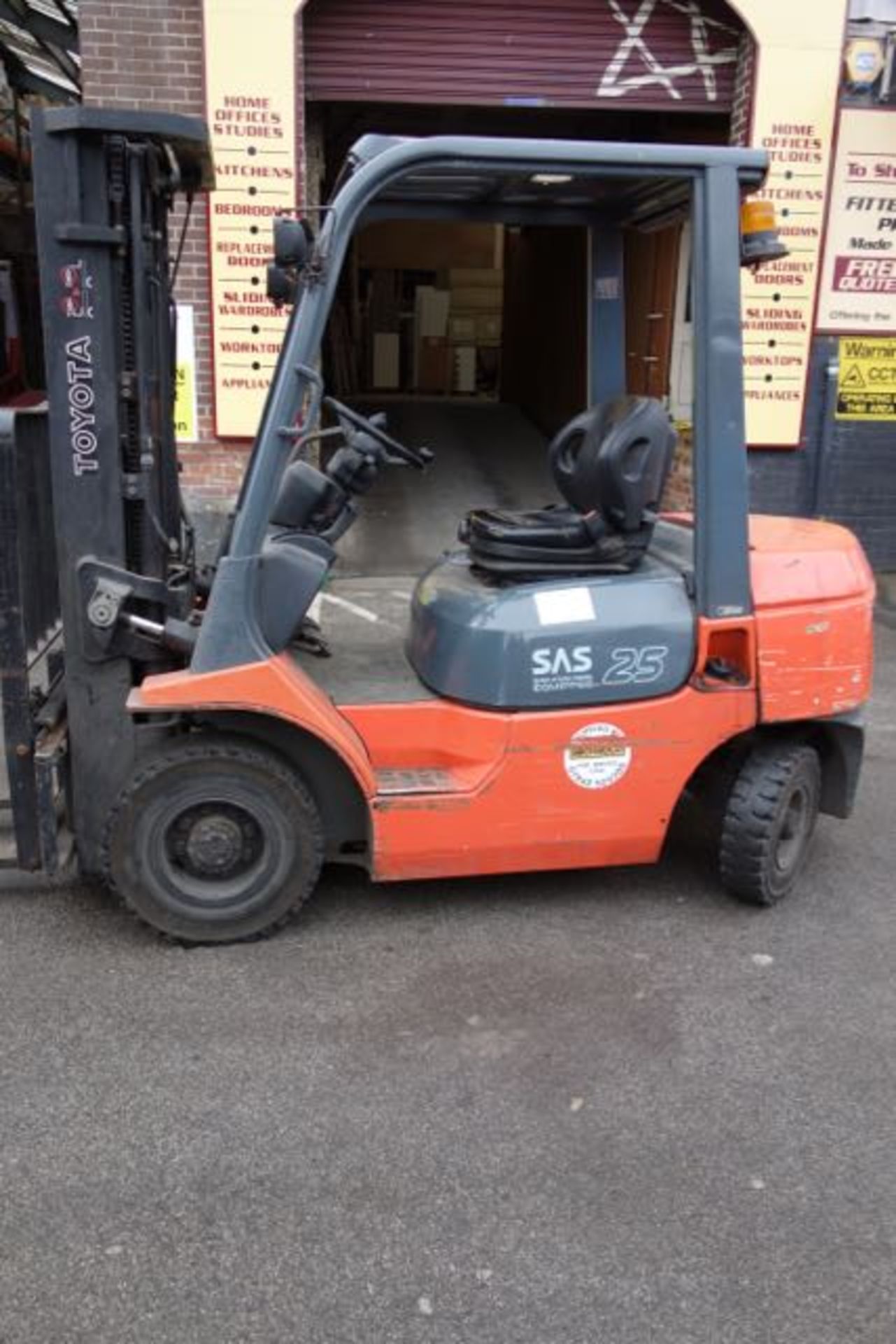 2003 Toyota 25 2.5 Tonne Diesel Forklift Truck. Max lift height. 4.1m. Side Shift. Full Working - Image 5 of 8