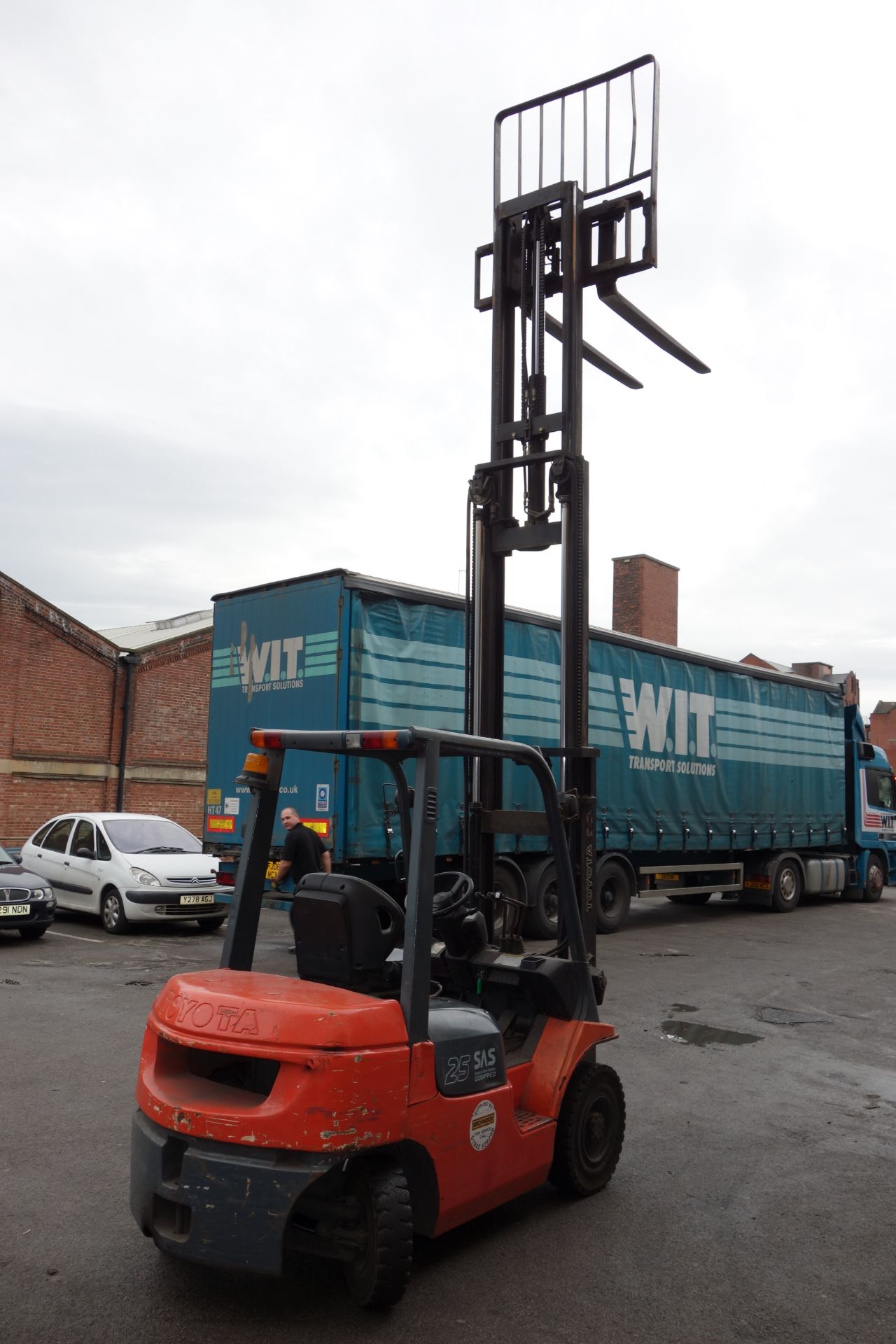 2003 Toyota 25 2.5 Tonne Diesel Forklift Truck. Max lift height. 4.1m. Side Shift. Full Working - Image 3 of 8