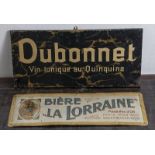 Zwei Blechschilder: 1 x "Dubonnet - Vin tonique au Quinguina" (Lieblingsgetränk der britischen