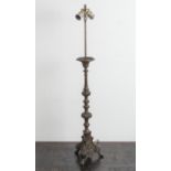 Kerzenleuchter, elektr., um 1900, Bronze. H. ca. 102 cm (gesamt).