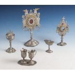 Miniatur-Konvolut v. versch. sakralen, liturgischen Gegenständen, Zinn, um 1900: Zwei Monstranzen,