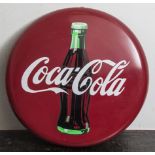 Coca-Cola-Schild, Metall, rücks. bez. u. dat. 1990, DM. ca. 50 cm, sehr gute Erhaltung.Mindestpreis:
