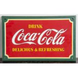 Emailschild "Drink Coca Cola Delicious & Refreshing Trade Mark Regd.". SchwereMetallausführung.