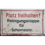 Metallschild, "Platz freihalten - Reinigungsklappe für Schornstein", wohl 1950/60er Jahre.Ca. 30 x