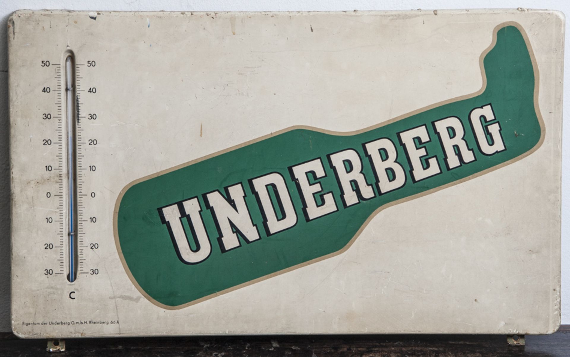Emailschild "Underberg", bez. Eigentum der Underberg GmbH Rheinberg. Ca. 38 x 65 cm,Thermometer in