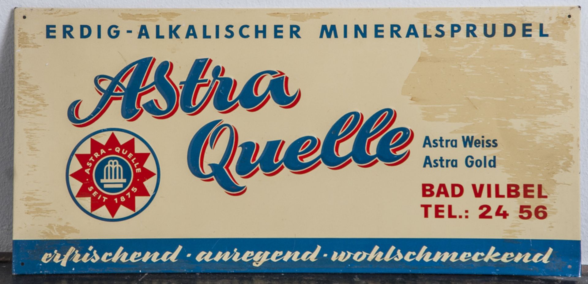 Geprägtes Blechschild, farbig bedruckt, "Erdig - Alkalischer Mineralsprudel - AlsterQuelle Bad
