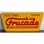 Geprägtes Blechschild, farbig bedruckt, "Alle Tage trink Frucade - aus edelstenSüdfrüchten."