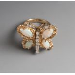 Schmetterlingsring mit Diamanten und Opalen, Gelbgold 585, ausgefasst mit 2 Brillanten,ca. 0,10 ct/