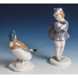 Zwei Porzellanfiguren, Herst. Metzler & Ortloff, grüne Stempelmarke,: Kl. Mädchen (Entw.Claire Weiss