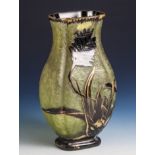 Vase, Jugendstil, überfangenes lindgrünes Glas mit Relief, unsign., verm. Nancy um 1910,