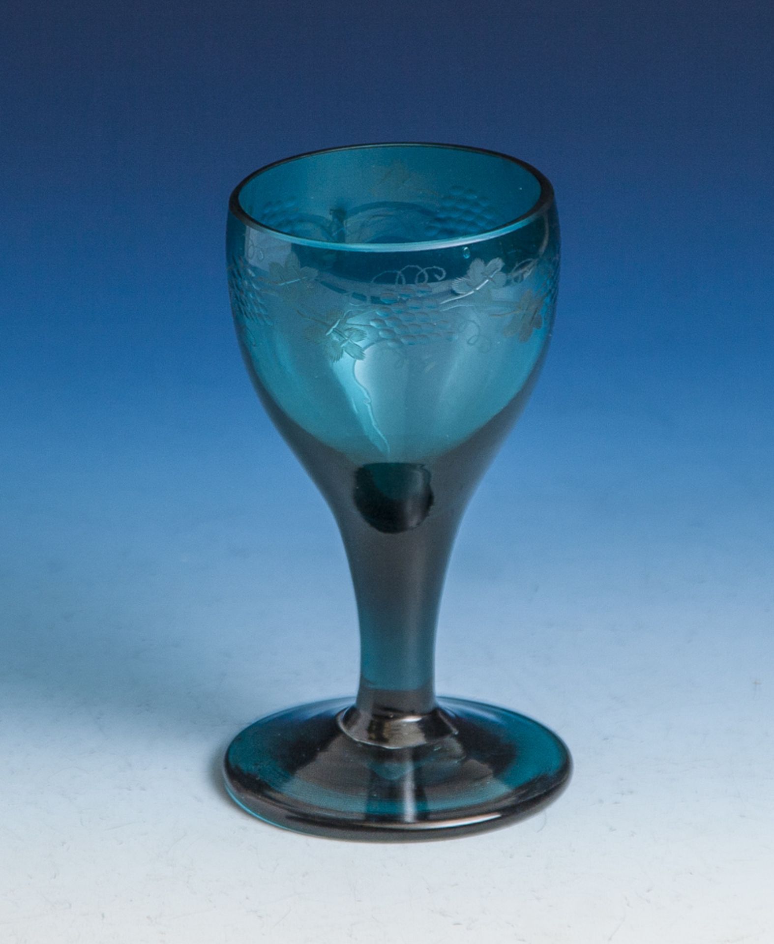 Pokalglas, 19./20. Jahrhundert, farbloses Glas, türkisblau überfangen, bauchige Kuppa,übergehender