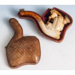 Meerschaumpfeife, 19. Jahrh., in orig. Etui, plast. geschnitztes dargest. Bauernmädchen m.Rechen (