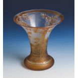Trompetenvase, wohl Böhmen 20. Jahrhundert, farbloses Glas, satiniert. Partiell honiggelblasiert,