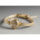 Damenarmbanduhr, Gelbgold 585, zierliche Uhr mit geflochetenem Armband mit Faltschließeund