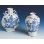 2 Teile Porzellan, Pilgerflasche und Vase, China, wohl 19./20. Jahrhundert,unterglasurblaue