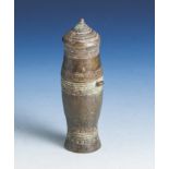 Deckeldose, wohl Vietnam 15./16. Jahrhundert, Bronze, patiniert, langovale, bauchige Form,