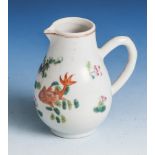 Milchkännchen, China, 20. Jahrhundert, Famille rose. Birnenförmiger Korpus, dekoriert inden Farben