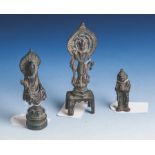 3 Miniaturfiguren, Indien, wohl Anfang 20. Jahrhundert, Bronze, 2 x Buddha, 1 x Guanyin.H. von ca. 6
