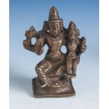 Bronze-Miniatur, Shiva mit Krishna, Indien, 19. Jahrhundert/ um 1900, patiniert. H. ca.6,5 cm.