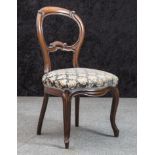 Sechs gl. Stühle, Louis Philippe, um 1860/70, Nußholz, Sitzfläche gepolstert.Mindestpreis: 150 EUR