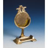 Uhrenhalter, Bronzeguss im Art-Déco Stil. H. ca. 15,5 cm.Mindestpreis: 40 EUR