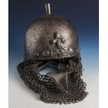 Kulah Khud, Helm, wohl osmanisch od. persisch, wohl 18./19. Jahrh., getriebene Glocke ausEisen, oben