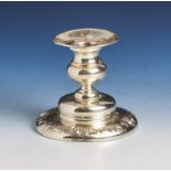 Kerzenhalter für eine Kerze, Silber 925er Sterling, umlaufend Dekor mit Rosen. H. ca. 9,5cm, Gewicht