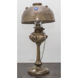 Petroleumlampe, Jugendstil, um 1900, patinierter Bronzefuß, Schirm aus Weißblech,kupferfarbene