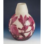 Delatte, André, Nancy, um 1910/20, Vase, ovoider Gefäßkörper, nach oben verjüngender Hals,violett