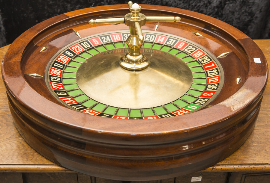 Originaler Roulettekessel aus einem Casino, schwere Ausführung (ca. 90 kg). Sehr guteräußerlicher