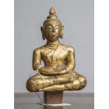 Kleiner holzgeschnitzter Buddha, sitzend, wohl Thailand 19. Jahrh. (unten kleineHolzzapfen zum