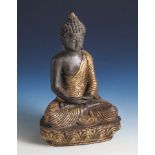 Sitzender Buddha, Bronze, teils vergoldet, auf Lotussockel in Dhyana, Asana. BhumispadaMudra, wohl