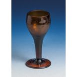 Pokal/Likörglas, 19./20. Jahrhundert, farbloses Glas, goldbrauner Überfang, bauchige Kuppamit feinem