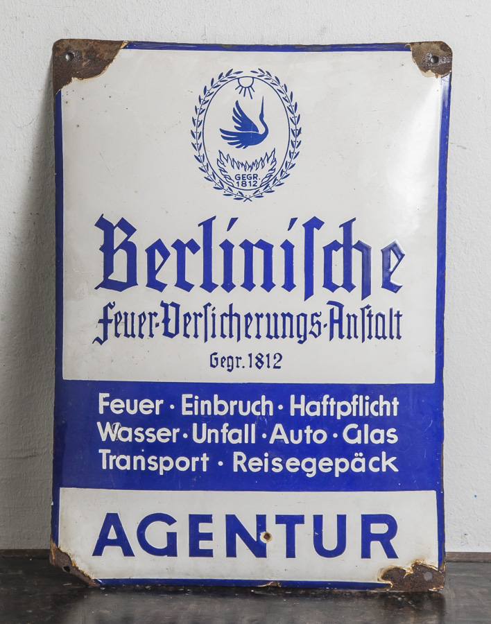 Emailschild, Versicherungen "Berlinische Agentur". Ca. 50 x 36 cm.Mindestpreis: 30 EUR