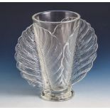 Vase, Cristalor, Bergerac/ Frankreich, 1950er Jahre, Pressglas, farblos, mit Blattdekor.H. ca. 20,