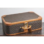 Louis Vuitton Koffer, Modell Stratos 70, Monogram Canvas, abgerundete Rechtecksform mitLederbesatz