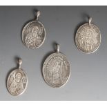4 Ikonen-Anhänger, 19./20. Jahrhundert, Silber, mit Heiligendarstellungen, oval, m.Anhängeösen.