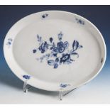 Ovale Schale, Meissen, blaue Schwertermarke, Pfeifferzeit, Dekor Blaue Blume, ca. 28,5 x20 cm, 2