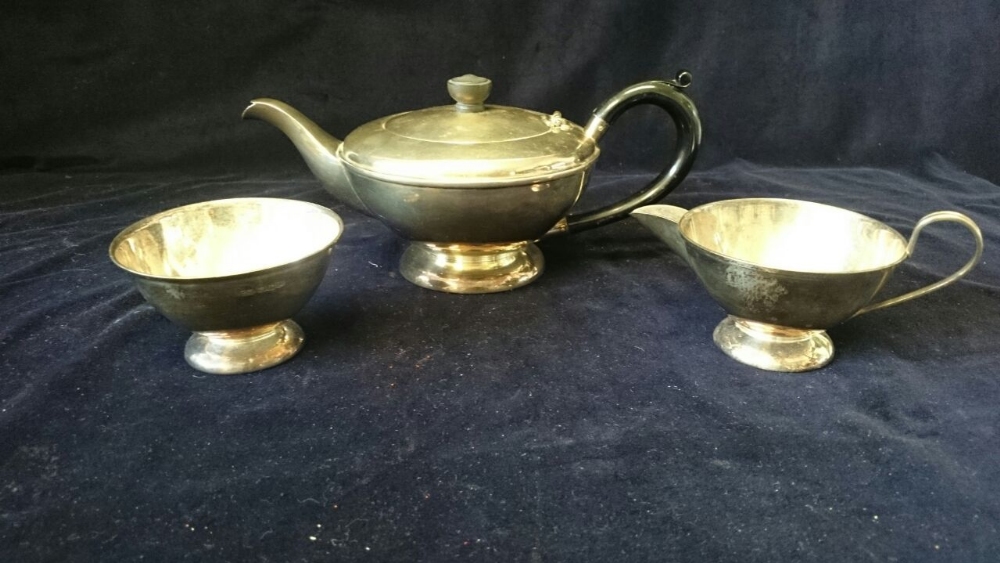 Silver Tea Service to include teapot, sugar bowl and milk jug. Hallmarked Sheffield 1937 (600g)